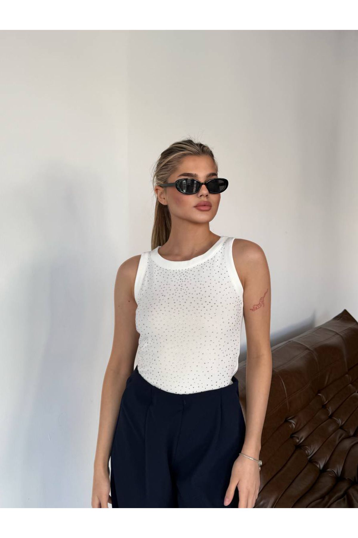 Halter Yaka Ottoman Kumaş Serpme Taşlı Crop Body Bluz