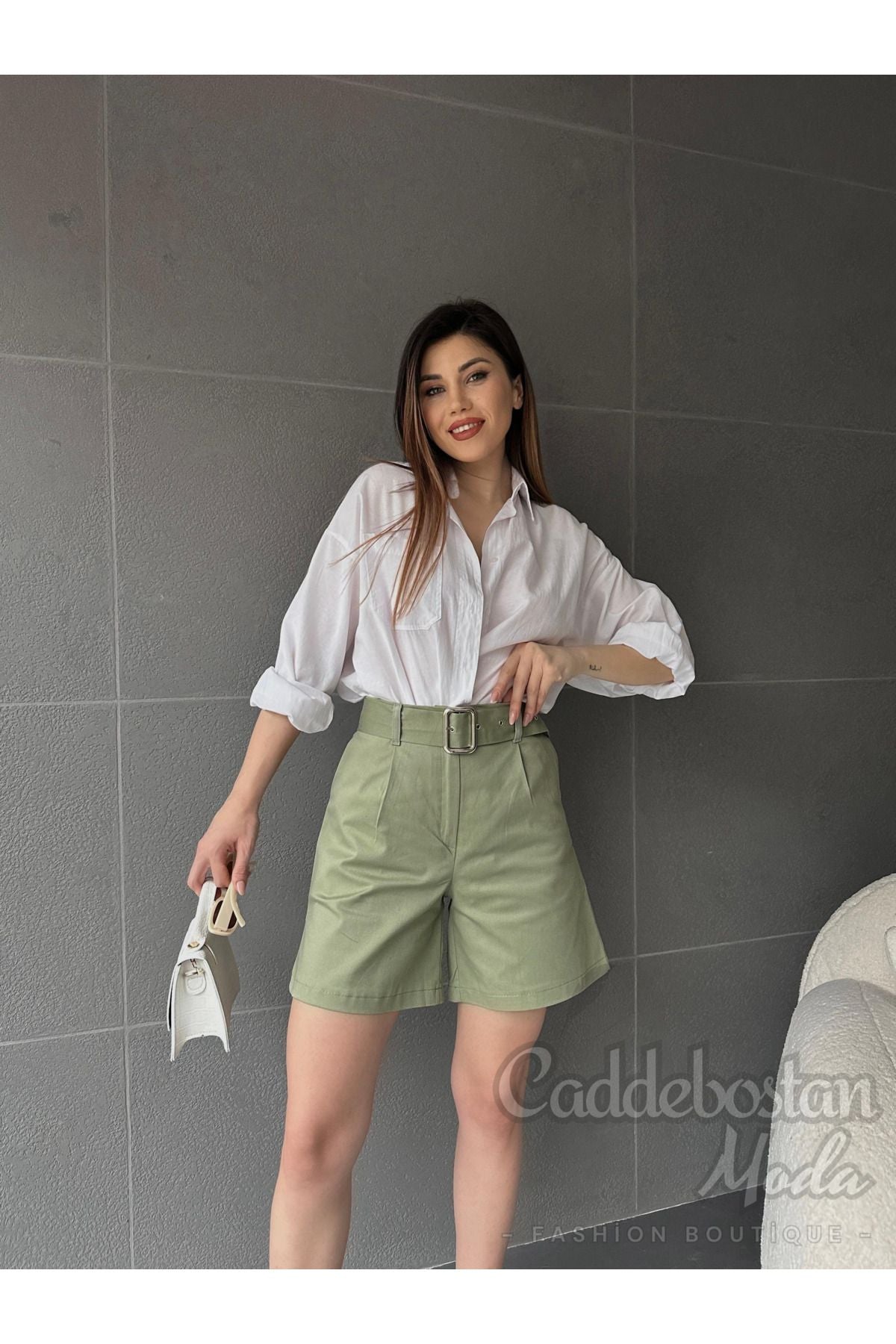 Kuş Gözü Kemerli Geniş Paçalı Kadın Mom Şort