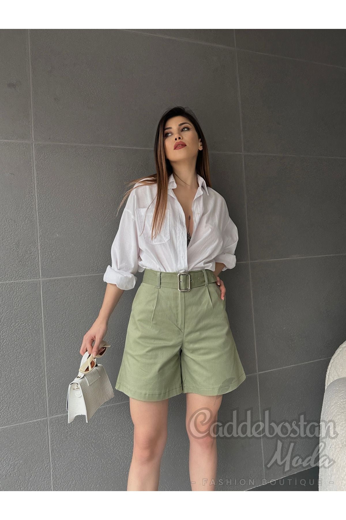 Kuş Gözü Kemerli Geniş Paçalı Kadın Mom Şort